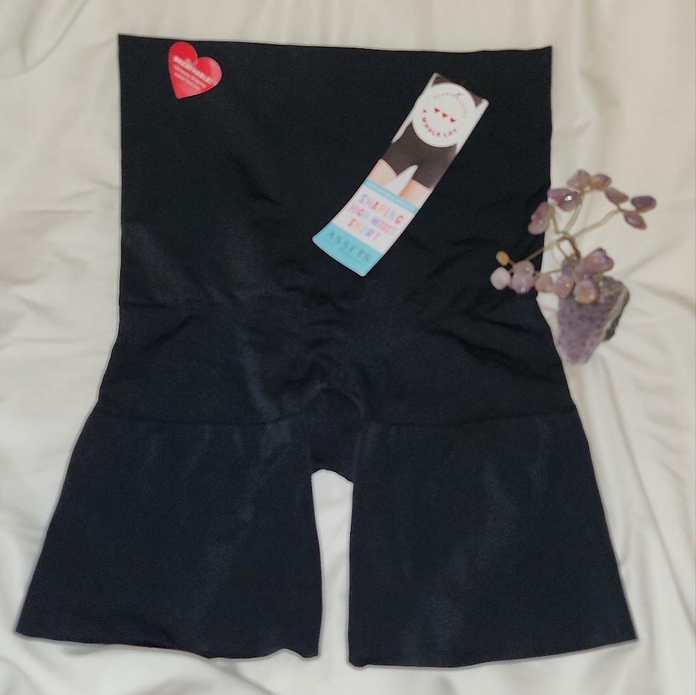SHAPING  HIGH- WAIST SHORT